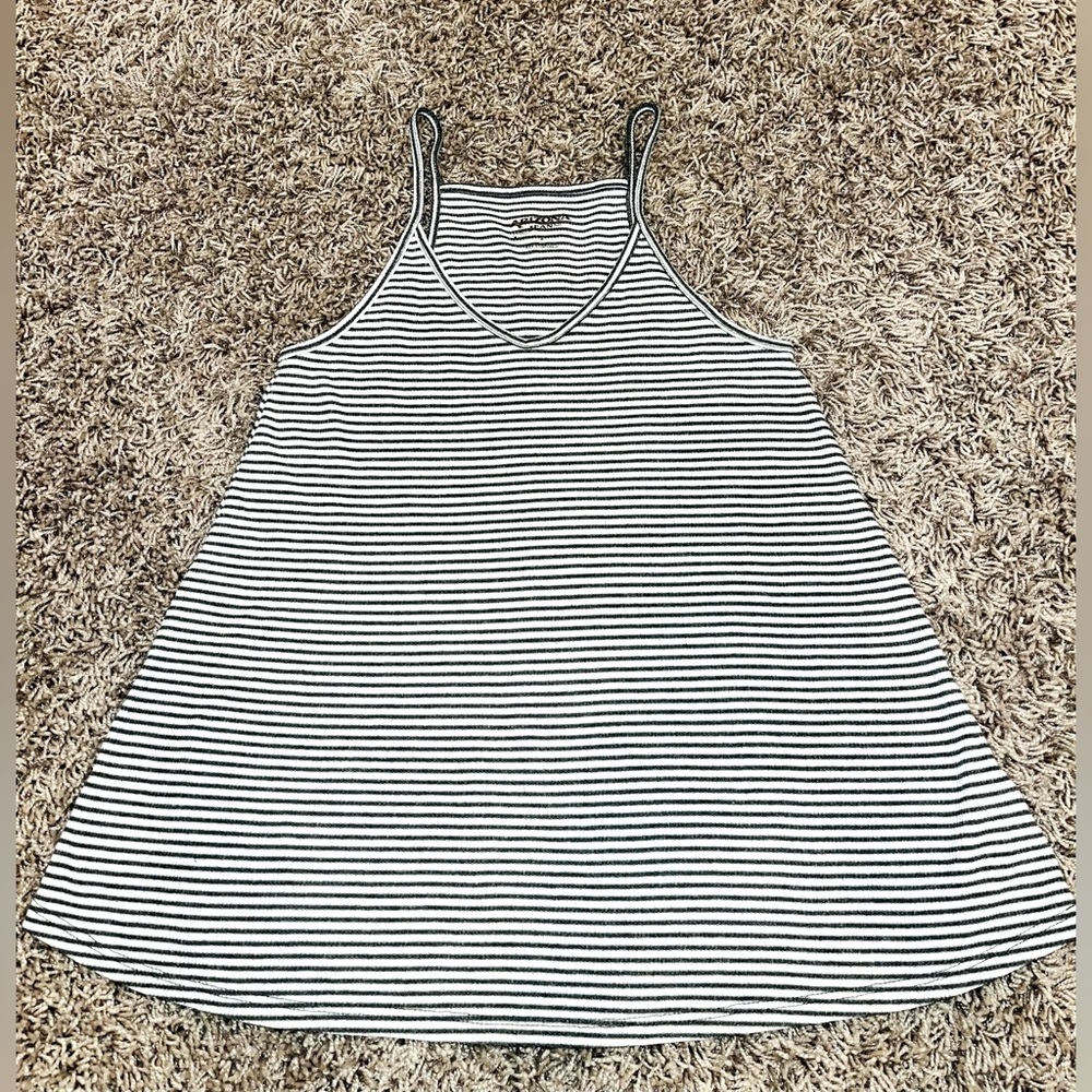 This is a barely worn Arizona Jean tank super light and airy perfect for summer!